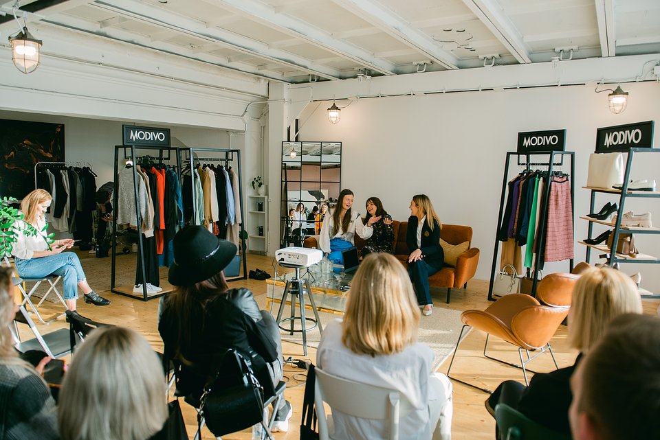 MODIVO POWER DRESSING - Karolina Limbach, Kara Becker i Marta Siniło