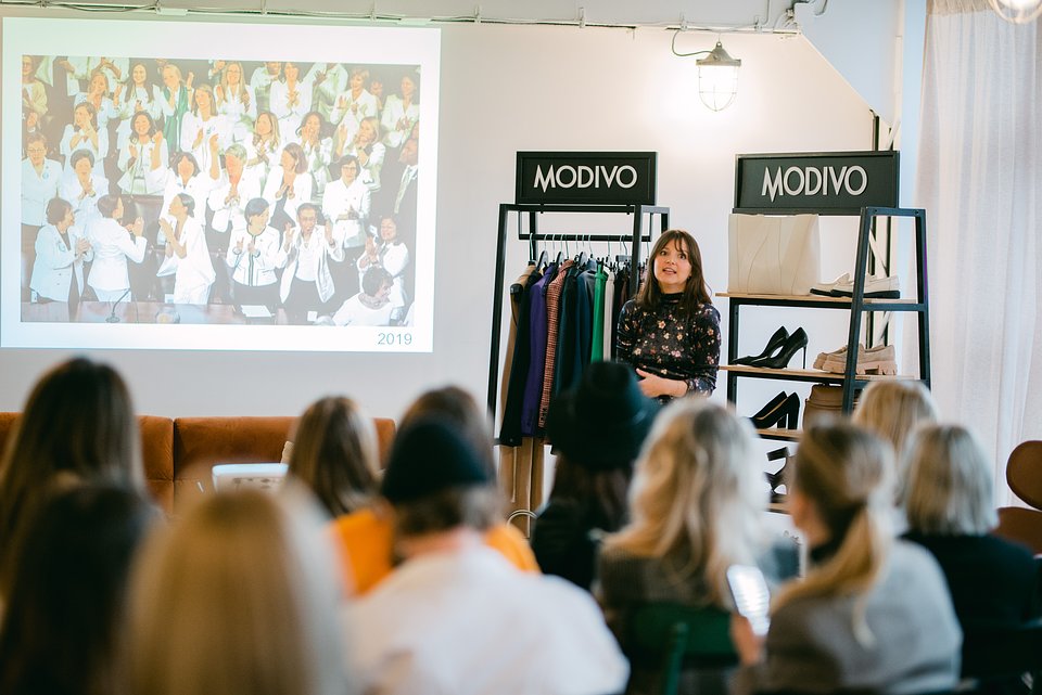 MODIVO POWER DRESSING - wykład Kary Becker