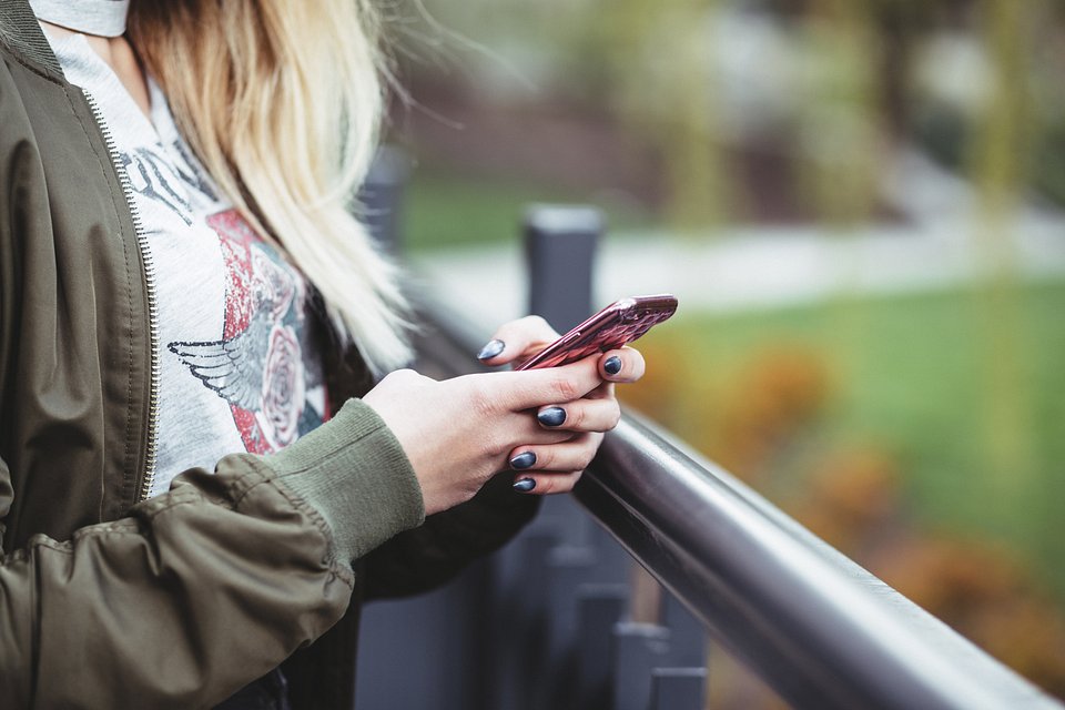 TAIMI reminds dating app users to social distance and video call each other 2 freestocks-m7zKB91brGo-unsplash.jpg