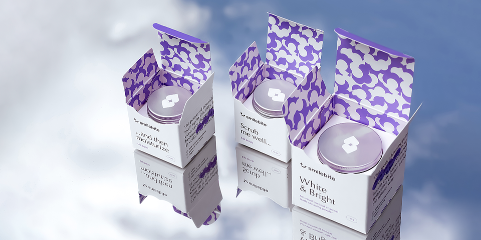 Na zdjęciu kolejno: balsam do ust, scrub do ust i proszek wybielający Smilebite.