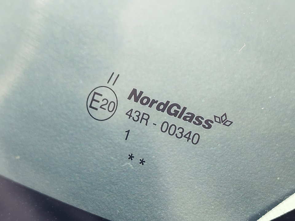 Producent: NordGlass, kraj homologacji: Polska, rok produkcji szyby: 2011.