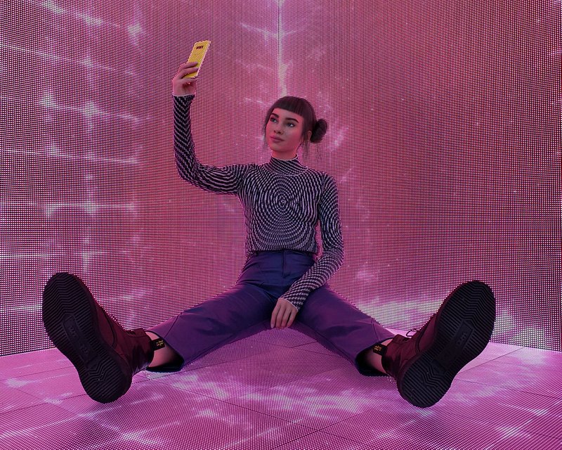 Źródło: https://www.samsung.com/pl/explore/samsung-within/team-galaxy/instagram-branding-secrets-from-lil-miquela/