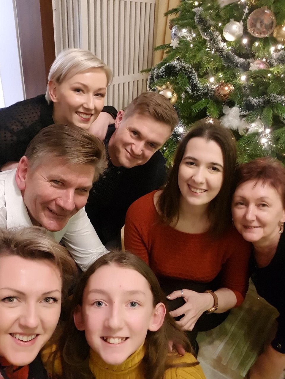 Rzecznik UŁ Paweł Śpiechowicz z rodziną i Mediną Rzayevą