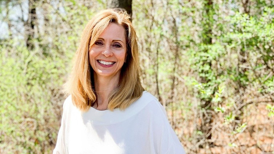 uF57l9DCT9ePYkWkdM2A_Carolyn_in_Forest.jpg