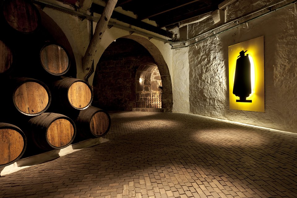 Caves Sandeman.jpg