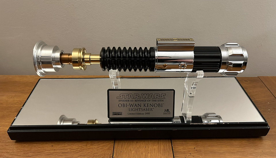 Egzemplarz kolekcjonerski miecza świetlnego. 