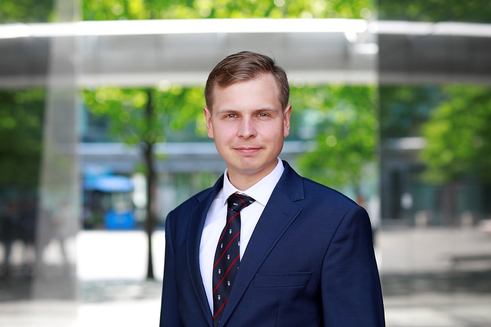 Adam Wilgus, Investment Analyst w Dziale Corporate Finance w Colliers International