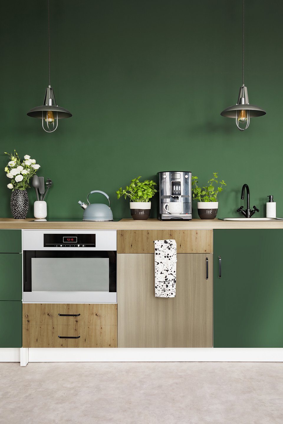 W zielonej kuchni został zaprezentowany blat kuchenny Dąb Springfield oraz odświeżone szafki z płyty laminowanej Labrador, Dąb Artisan i Dąb Springfield, fot. materiały prasowe Pfleiderer.