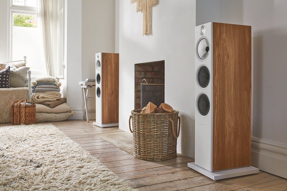 High--603 S2 Anniversary Edition Oak Stereo Fireplace Wide Side 1.jpg