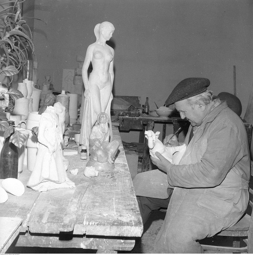 Fabryka Porcelany w Ćmielowie, 1975, fotografia pochodzi ze zbiorów Narodowego Archiwum Cyfrowego