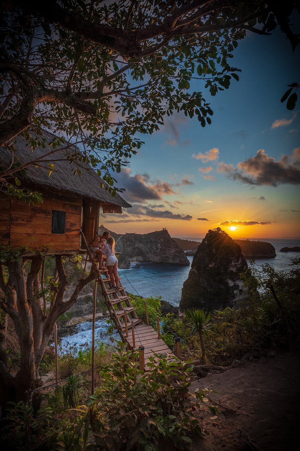 Young couple kissing as the sun sets in Bali, Indonesia (Daniel Dahni/AGORA images)