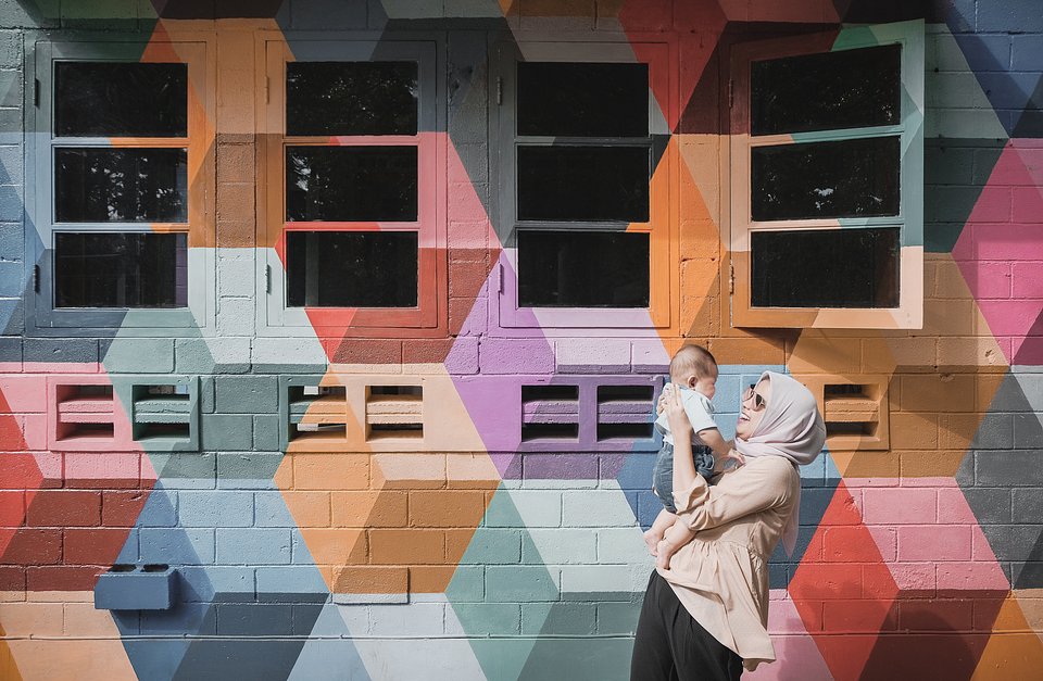 The incredible bond between a mother and her child, Indonesia (Rizchi/AGORA images)