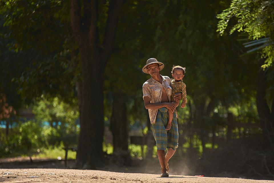 A father and his son in Yangon, Myanmar (Thant Zin/AGORA images)