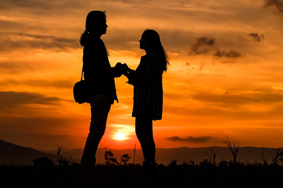 Beautiful sunset shot of young couple in Indonesia (Micky Demsy/AGORA images)