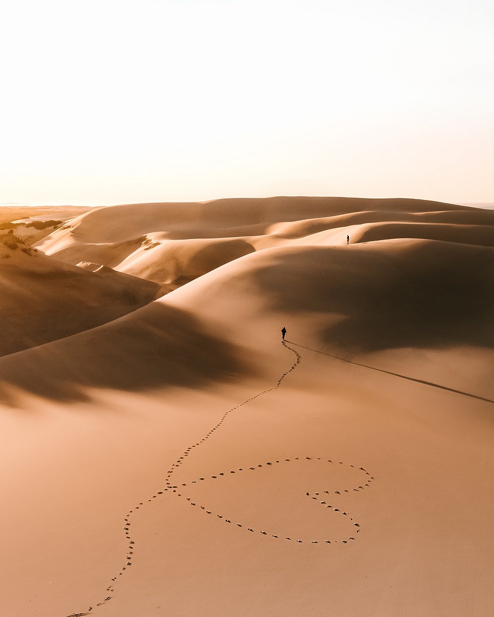 A lonely heart in the desert of Morocco (Jordi Sark/AGORA images)