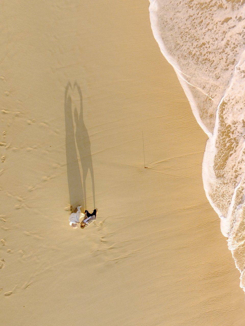 Two travelers playing with their shadows in Indonesia (Raditya Maulana Anuraga/AGORA images)