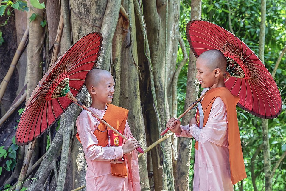 Two friends having a lovely moment in a temple in Myanmar (Hla Moe Naing/AGORA images)