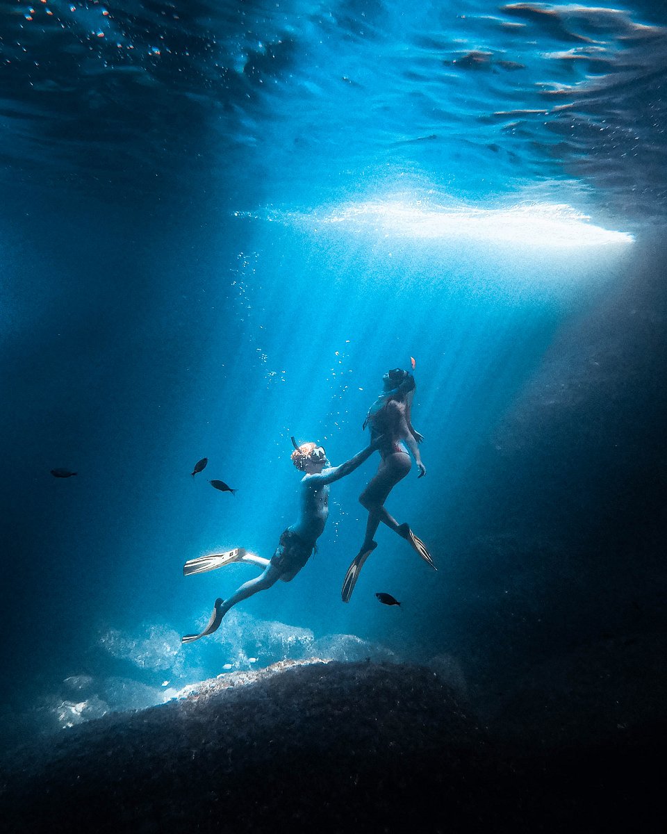Two divers in Menorca, Spain (Dan/AGORA images)