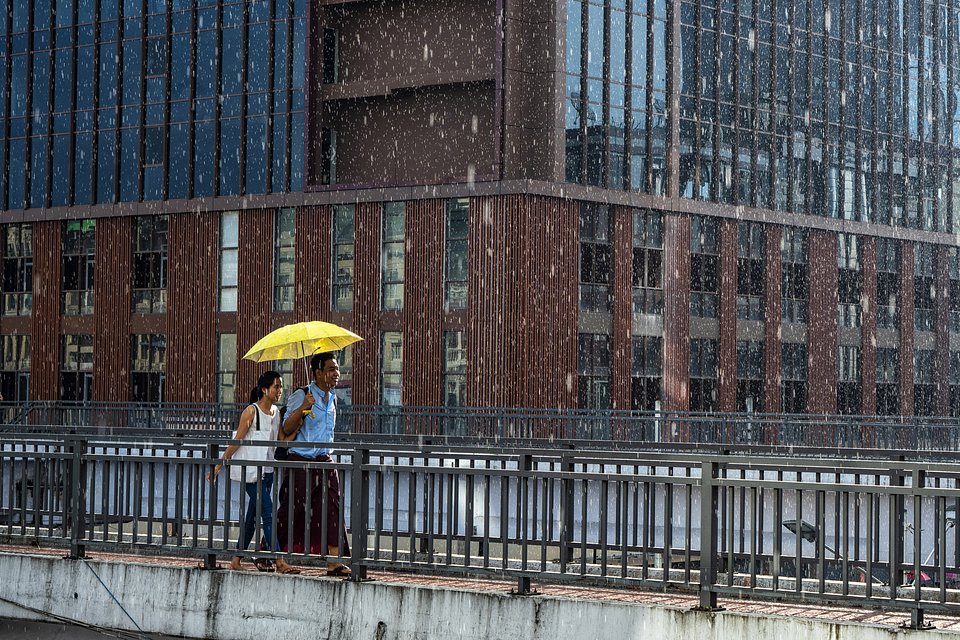 Love is all about looking at the same direction, rain or shine (Myo Thet/AGORA images)