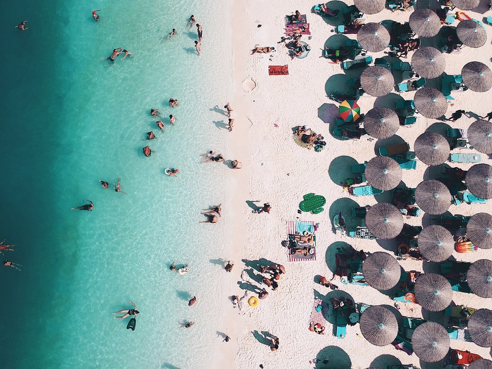 📍Greece (Andreas Batsilas/AGORA images)