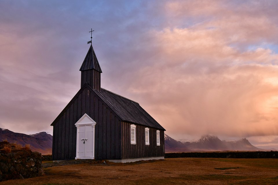 📍Budir black church, Iceland (Perry Wunderlich/AGORA images)