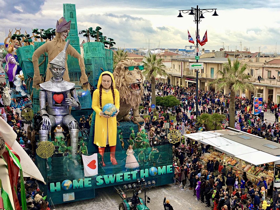 Location: Viareggio Carnival Festival, Italy