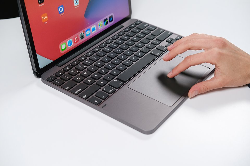 Brydge 12.9 MAX+ multi-touch trackpad