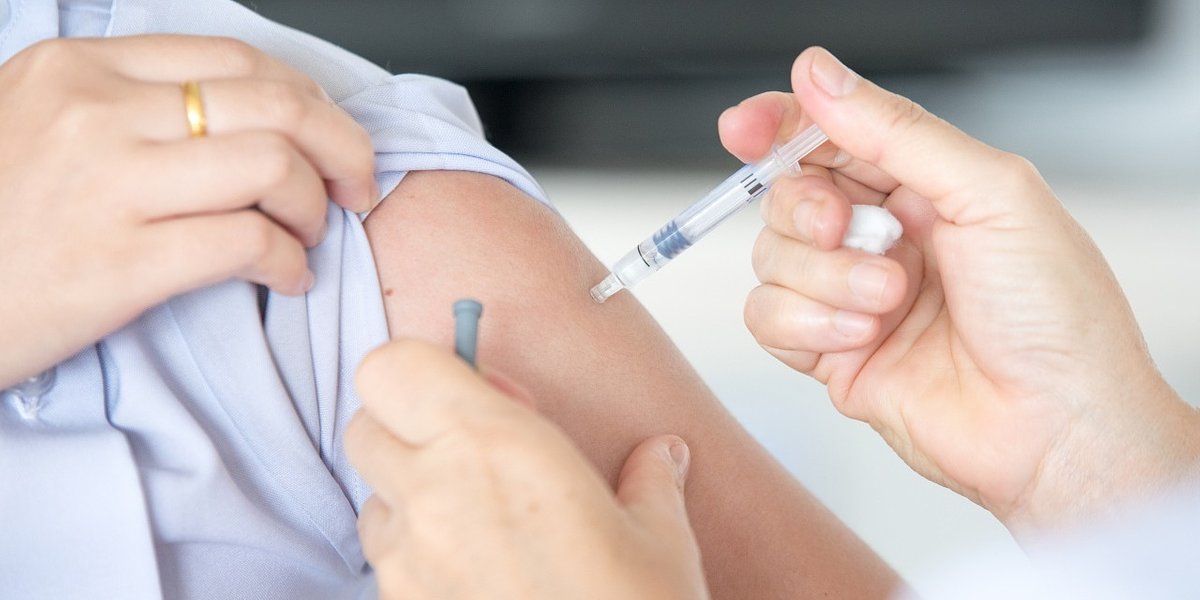 Farmaceuci w grupie osób objętych bezpłatnymi szczepieniami przeciw grypie