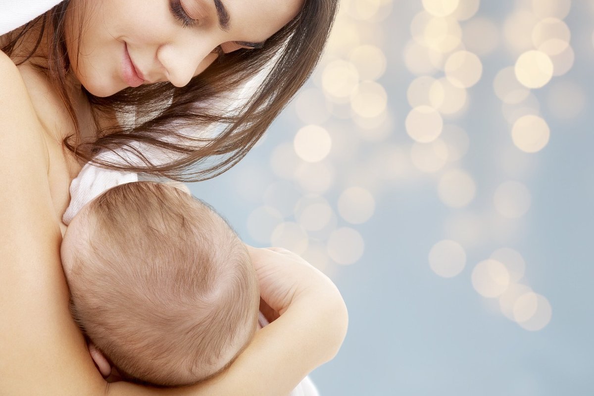 Mixed feeding, czyli na czym polega karmienie dziecka piersią i butelką