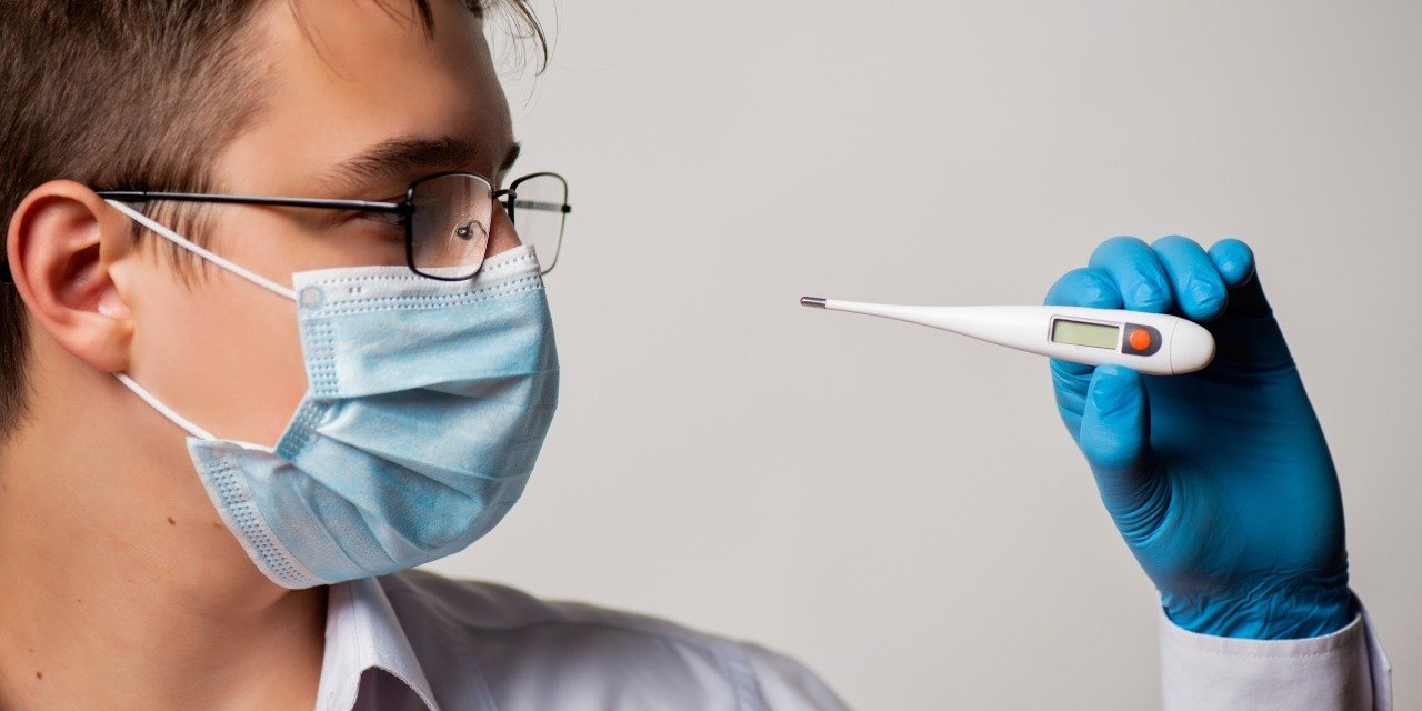Pacjent z gorączką. Jak przeprowadzić konsultację farmaceutyczną?