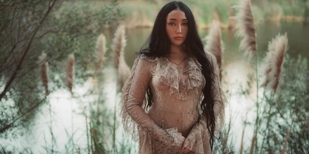 Najtrudniejsze już za nią. Debiutancki album Noah Cyrus f542d42338879a30d350220b8892e98e
