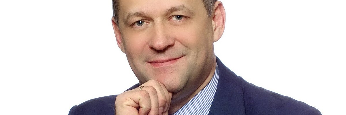 Nocna zmiana. Felieton Marka Tomkowa